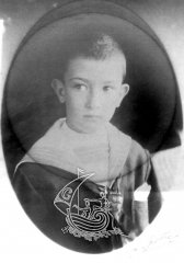 Photograph of Salvador Dalí Domènech when he was a kid.
