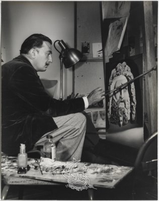 Salvador Dalí pintant <em>Gran cap de déu grec</em> per a la pel·lícula <em>Destino</em> de Disney, 1946