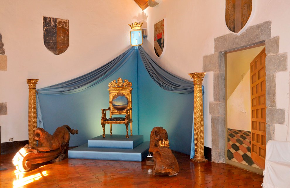 Gala - Salvador Dali Foundation: Salvador DalÃ­'s Museums - Official website of the institution that manages the painter's artistic, cultural and   intellectual legacy.