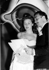 Salvador Dalí i Rhonda Fleming durant el rodatge de Spellbound. Foto: Madison Lacy.