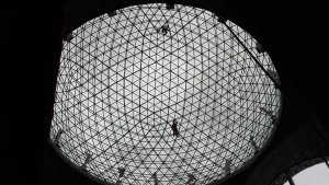 Neteja semestral de la cúpula del Teatre-Museu Dalí