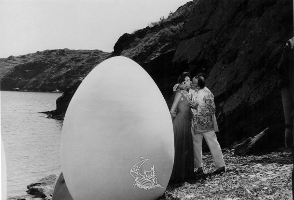 Gala and Salvador Dalí during the filming of <em>Autoportrait mou de Salvador Dalí</em> by Jean-Christophe Averty, 1966