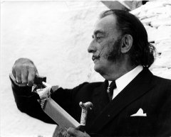 Salvador Dalí fent l'anunci publicitari de la xocolata Lanvin, 1969