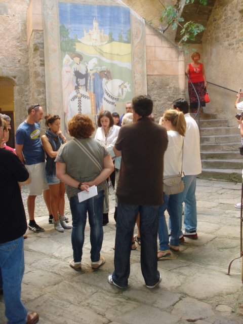 Introduction to the visit and Free guided visits at Gala Dalí Castle in Púbol.  (Ticket price not included).