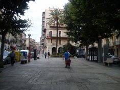 Exposition sur la place de la Palmera à Figueres