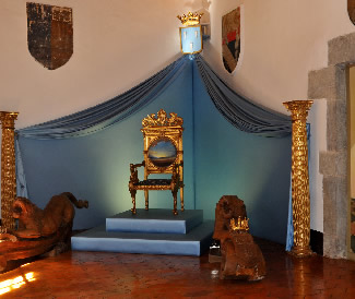 Imagen del interior del castillo de Gala y Salvador Dalí en Púbol.