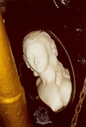 Bust femení