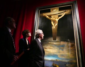 Jordi Mercader, Montse Aguer and Fèlix Roca in front of The Christ