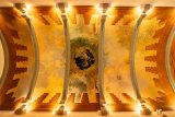 Plafond décoré par Dalí dans le Salon des Écus