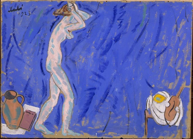 Desnudo femenino sobre fondo azul