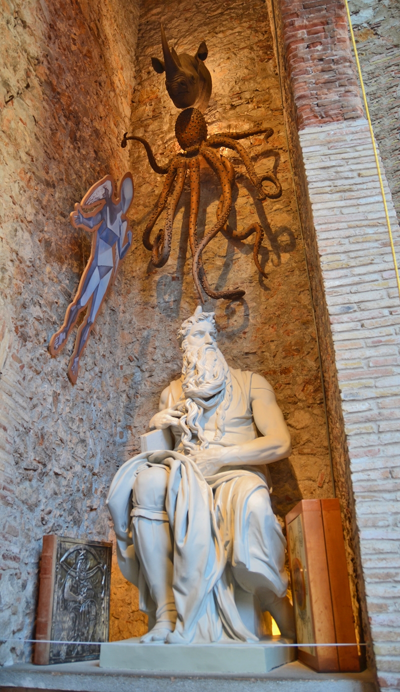 Sin título. Ángel azul. Elemento de la cúpula-escenario del Teatro-Museo Dalí de Figueres