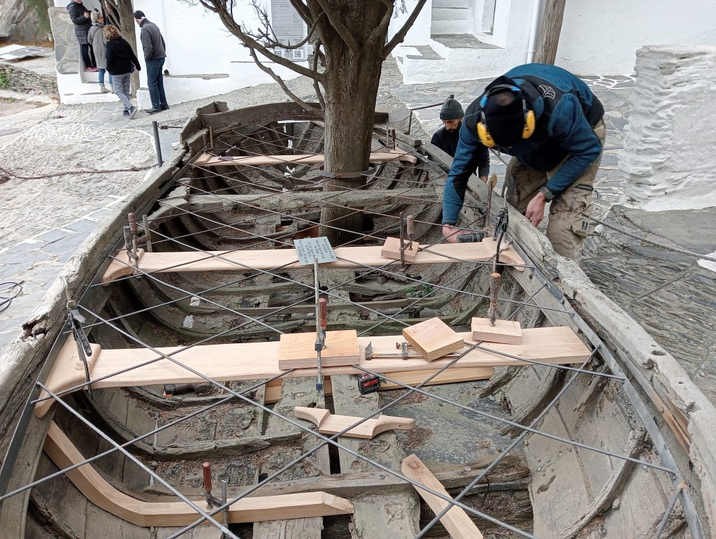 Consolidació estructural amb la reposició de nous bancs i quadernes